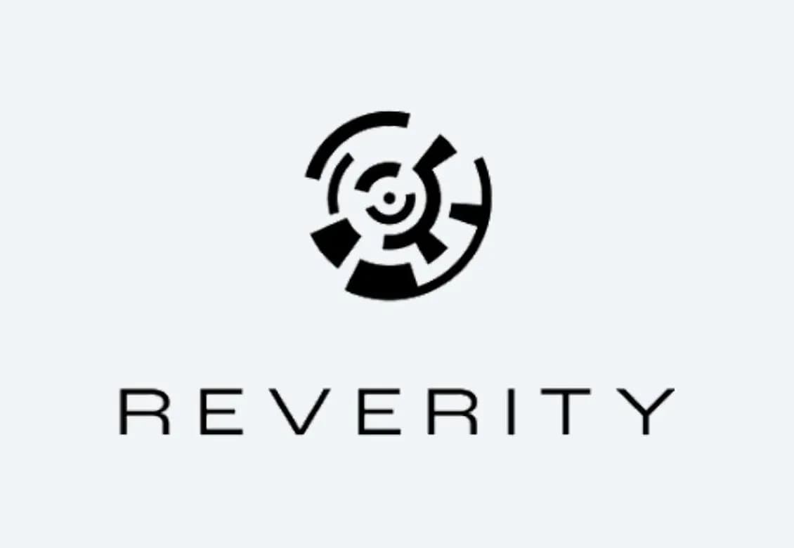 Logotipo de Reverity: una marca circular segmentada sobre el nombre de la compañía.